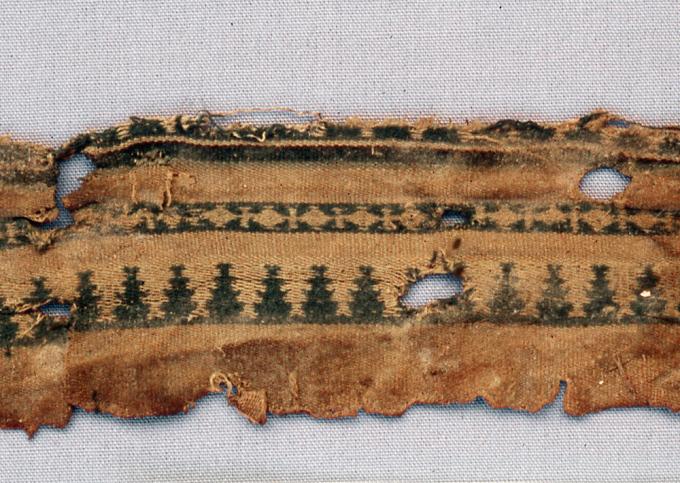 BE97-118-strip-front.jpg